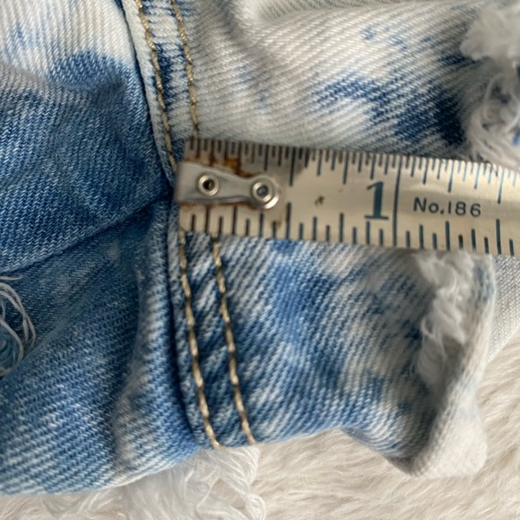 Short shorts - Picture 10 of 11